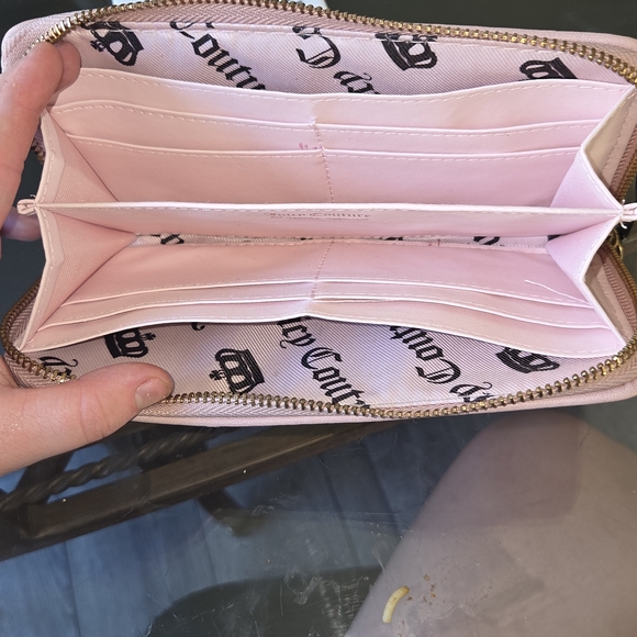 Juicy Romance Gusset Single Zip Around Wallet - Picture 2 of 5